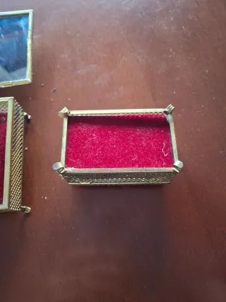 Joyeros muy  antiguos de nacar  con escena románti