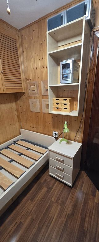 Conjunto cama, mesilla y estantería