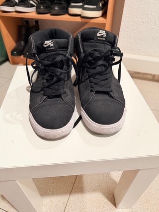 Zapatillas Nike altas negras y blancas