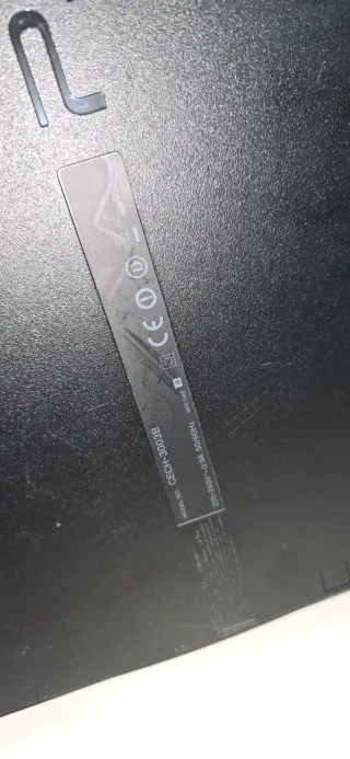 PlayStation 3 Slim Nera + Controller