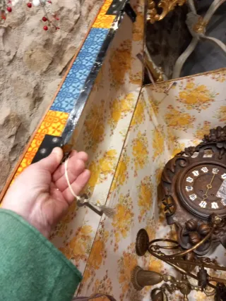 Antiguo baúl ,chapa y madera, dentro forrado.llave