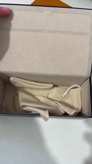 Gafas Louis Vuitton plateadas con caja