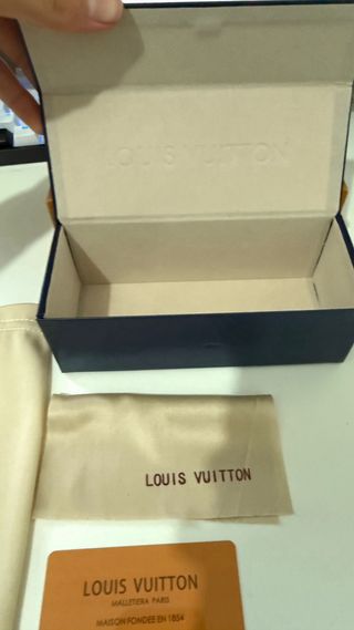 Gafas Louis Vuitton plateadas con caja