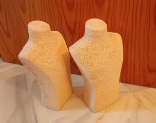 Expositor de bisutería de esparto