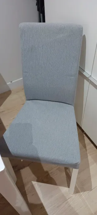 Mesa y 4 Sillas Comedor