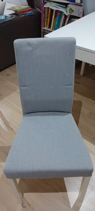Mesa y 4 Sillas Comedor