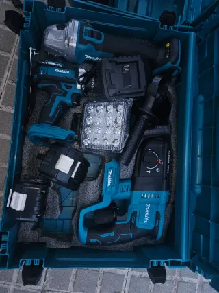 Maletín Makita con herramientas din extrenar