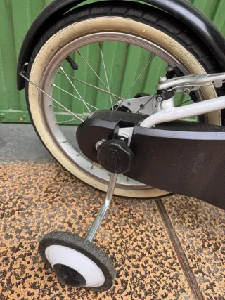 Bicicleta infantil blanca y rosa