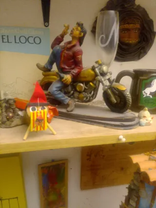 Figura Motorista Fumando en Moto