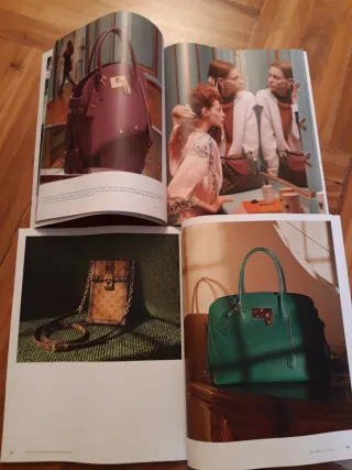 Lote de dos revistas Louis Vuitton.