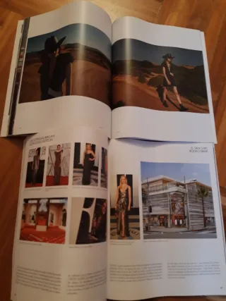 Lote de dos revistas Louis Vuitton.