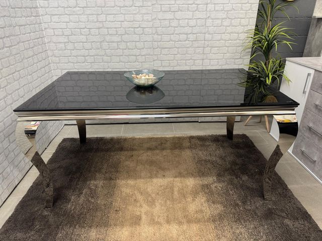 MESA DE COMEDOR DE CRISTAL Y PATAS CROMADAS