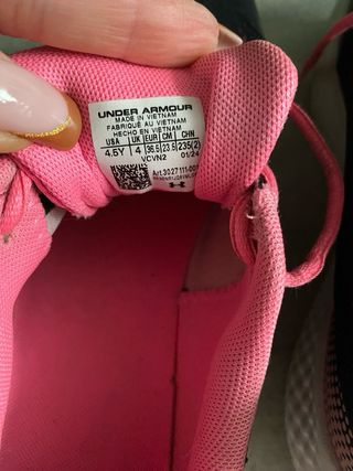 Zapatillas Running Under Armour Negras/Fucsia