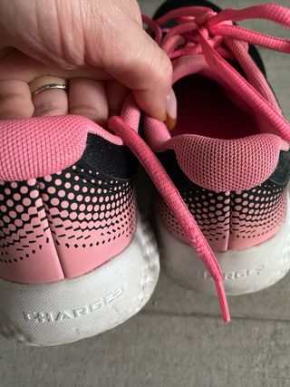 Zapatillas Running Under Armour Negras/Fucsia