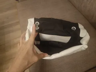 Bolso blanco acolchado con cadena