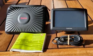 Navegador GPS TomTom con funda y manual