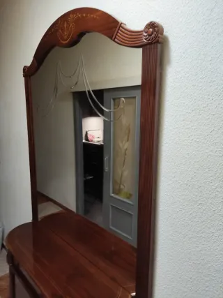 Aparador/recibidor clásico de madera elegante