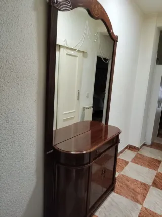 Aparador/recibidor clásico de madera elegante