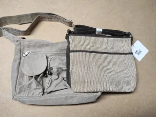 Dos bolsos de hombro beige
