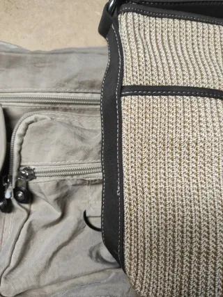 Dos bolsos de hombro beige