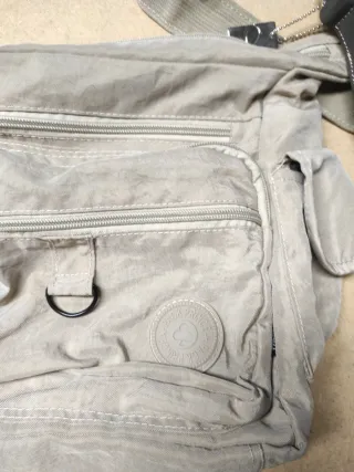 Dos bolsos de hombro beige