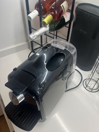 Cafetera Delta Cápsulas Negra