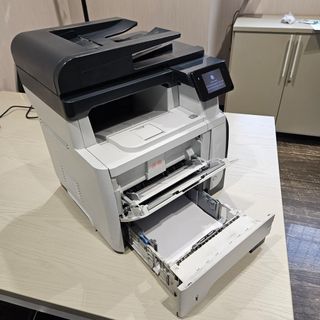 Impresora HP LaserJet Pro MFP M521dn