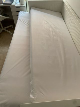Cama diván nido Hemnes Ikea con colchones y fundas