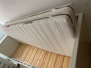 Cama diván nido Hemnes Ikea con colchones y fundas