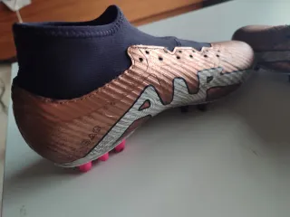 Botas de fútbol Nike niño doradas/moradas