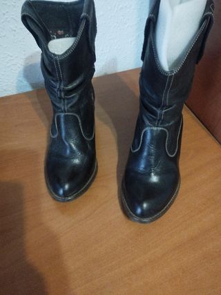 Botines negros t. 36