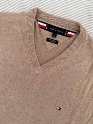 Jersey Tommy Hilfiger cuello pico beige