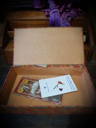 Lote Religioso recuerdos de Tierra Santa con caja