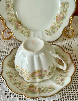 Trio da tè vittoriano in porcellana