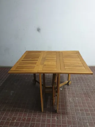 Mesa de jardín de madera con 3 sillas