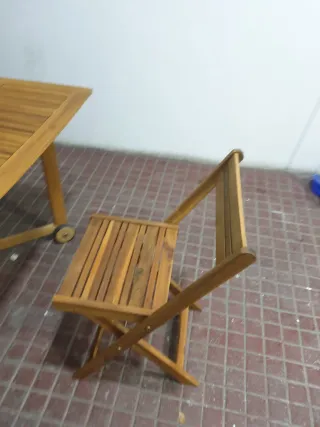 Mesa de jardín de madera con 3 sillas