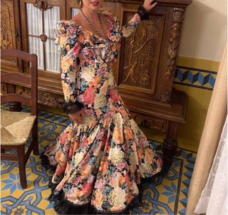 Traje de flamenca floral con volantes