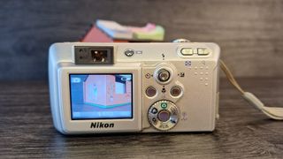 Cámara Digital Nikon Coolpix 3700 zoom óptico 3x.