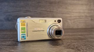 Cámara Digital Nikon Coolpix 3700 zoom óptico 3x.