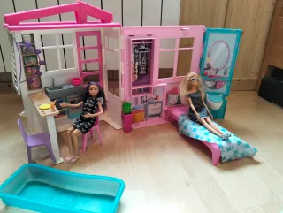 Casa Barbie con 2 Muñecas