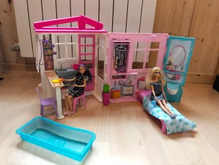 Casa Barbie con 2 Muñecas