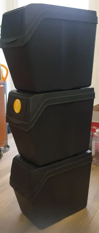 Cubos de basura apilables