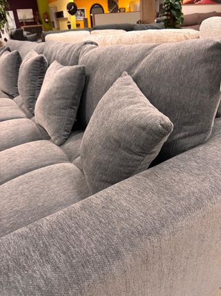 Sofá doble chesslong con cojines