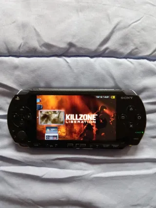 Sony PSP 1004 Negra + Gran Turismo y Killzone