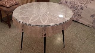 1 Mesa café redonda mármol. 2 Mesas altas madera