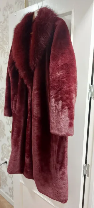 Abrigo largo de pelo sintético