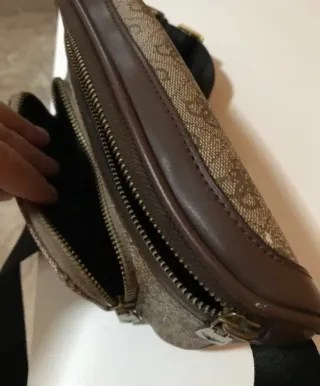 Riñonera Guess Beige y Marrón