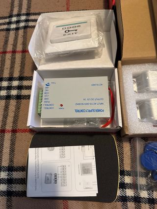 KUMU Sistema Control Acceso Puerta RFID