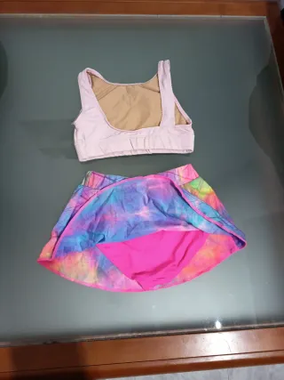 Conjunto falda y top deportivo