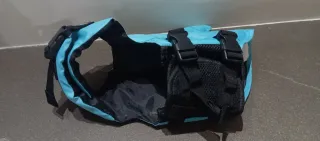 Salvagente a forma di squalo per cani